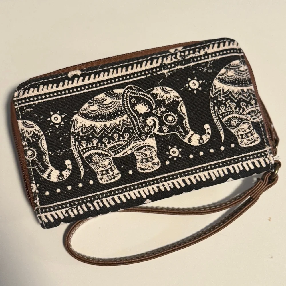 Union Bay Aztec Elephant Print Wallet Wristlet Clutch Purse‎ Western Boho Design